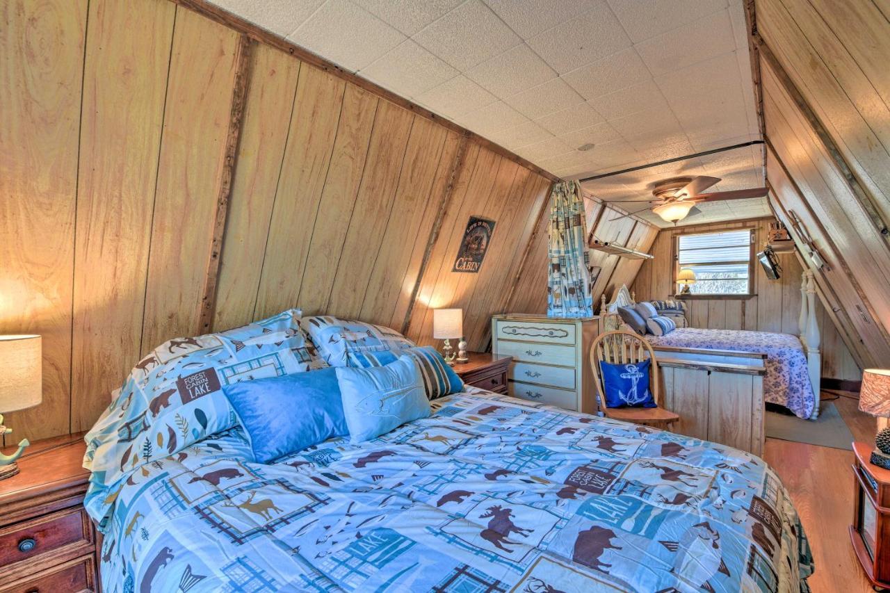 Charming Lake Creek Cabin With Pool Access And Decks Гранбери Экстерьер фото