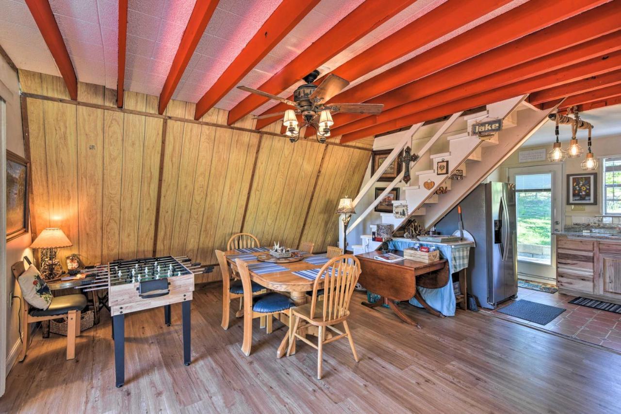 Charming Lake Creek Cabin With Pool Access And Decks Гранбери Экстерьер фото